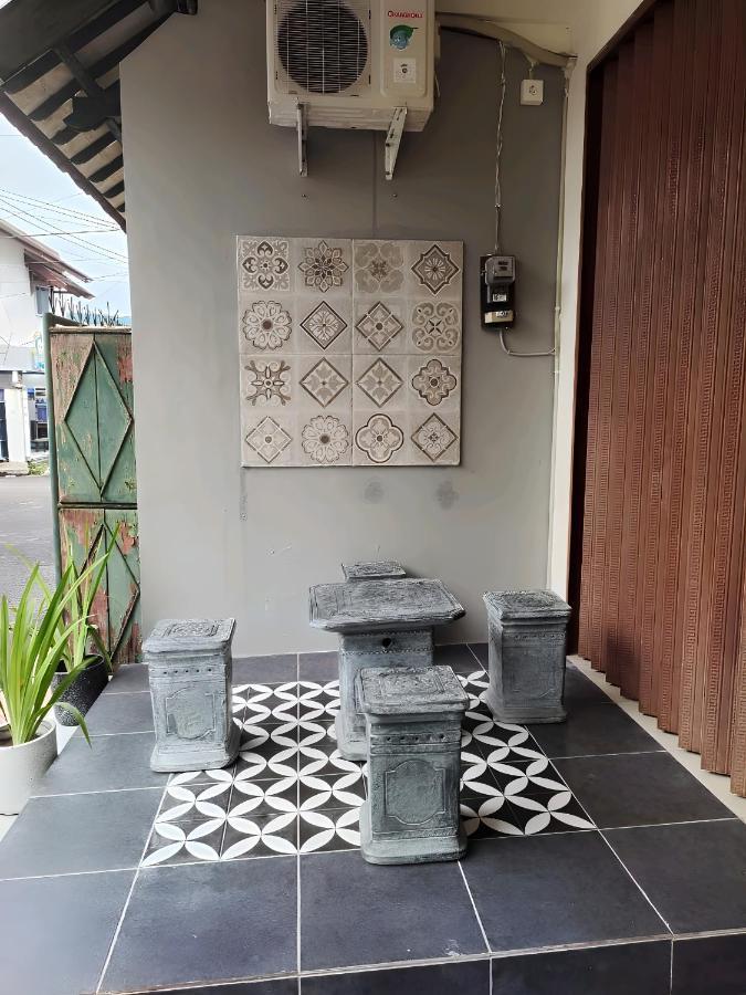 De Patuk Homestay Yogyakarta Exterior photo